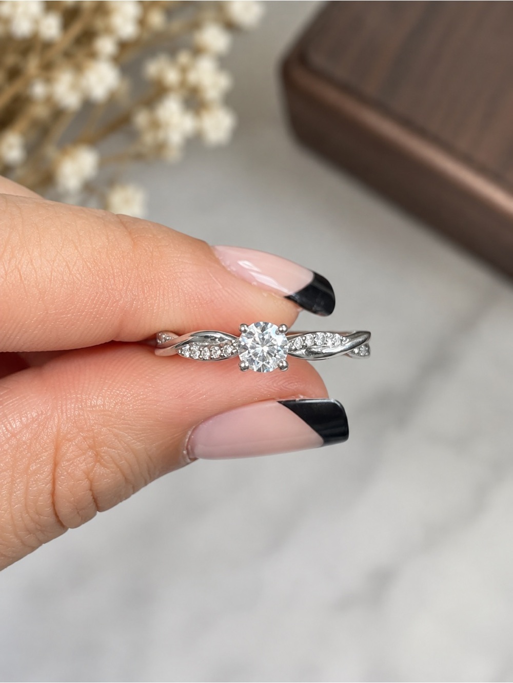Twist Band Solitaire Ring with White Center Stone
